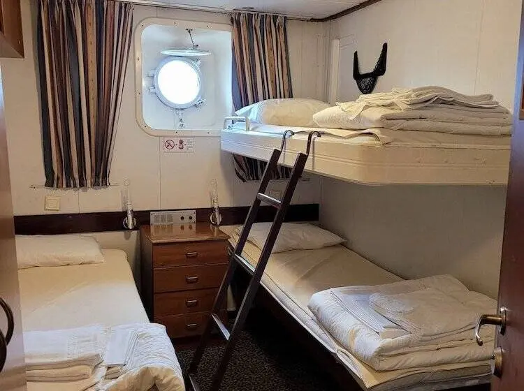 スタンダードトリプルルーム, Laivahostel S/s Bore