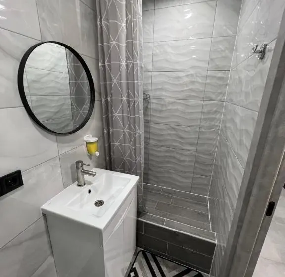 Standard Yhden Hengen Huone, Avto Spa
