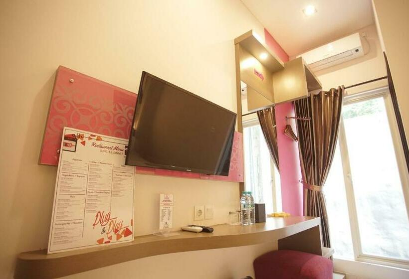 Номер Superior, Viva Hotel Kediri, Azana Hotels Collection