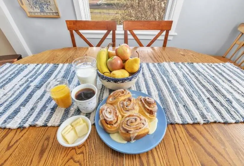キングサイズベッドのデラックスルーム, The Dawdy Haus Bed And Breakfast