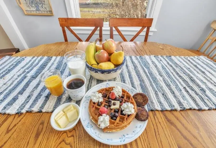 キングサイズベッドのデラックスルーム, The Dawdy Haus Bed And Breakfast