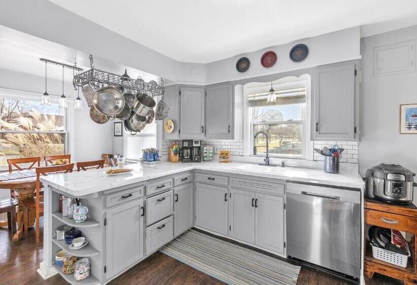 غرفة قياسية رباعية, The Dawdy Haus Bed And Breakfast