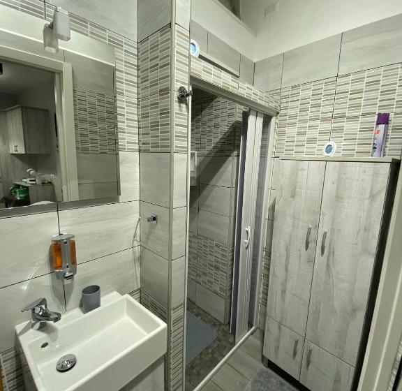 غرفة قياسية, Room V 1944