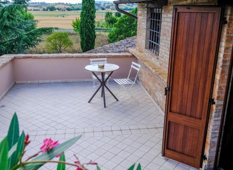 스위트, Assisi Villa Simi