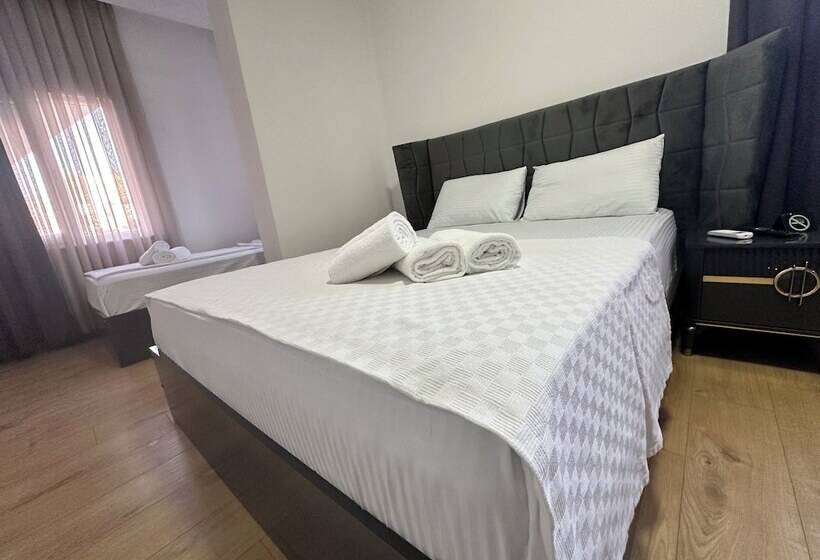 اتاق استاندارد سه نفره, Davidson Boutique