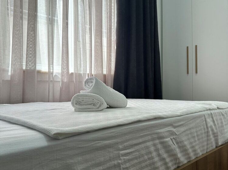 اتاق استاندارد سه نفره, Davidson Boutique