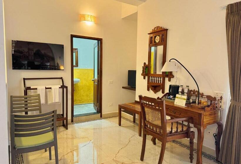 חדר דלוקס עם מרפסת נוף לים, La Plage Seaview Suites