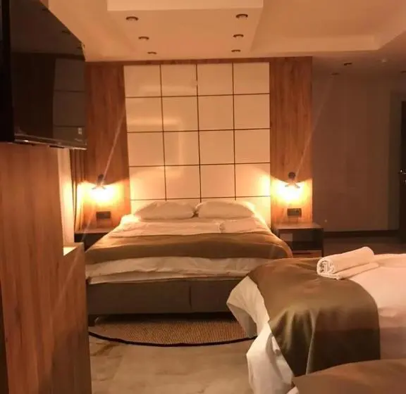 Deluxe Neljän Hengen Huone, Pars Palas