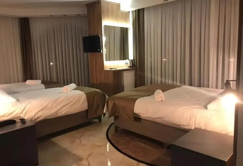 Deluxe Neljän Hengen Huone, Pars Palas