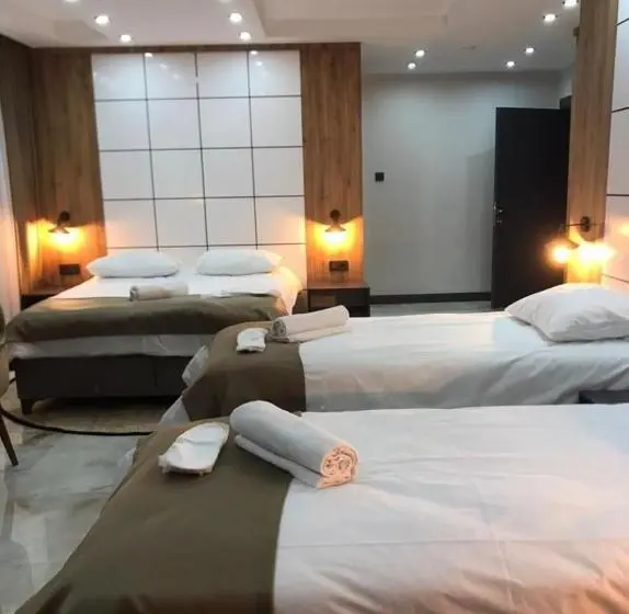 Deluxe Neljän Hengen Huone, Pars Palas