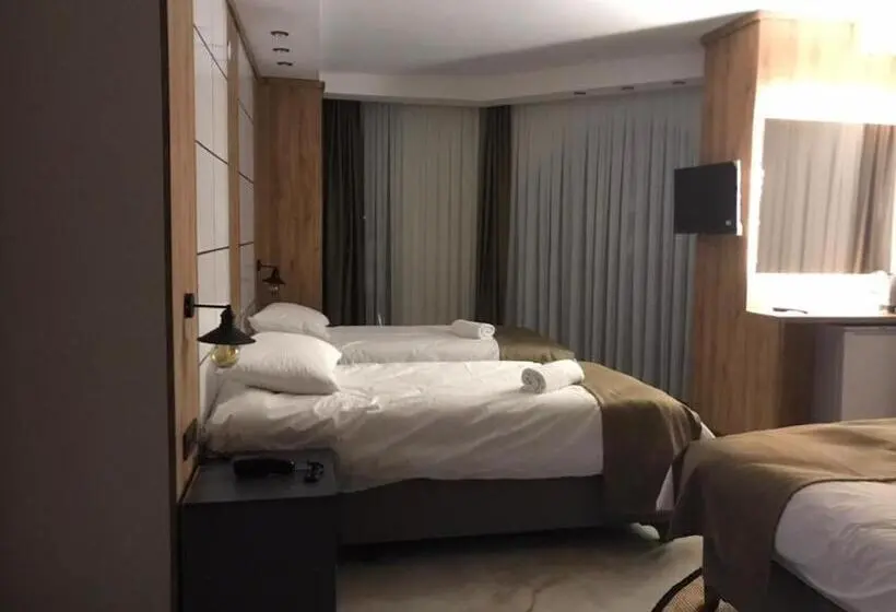 Deluxe Neljän Hengen Huone, Pars Palas