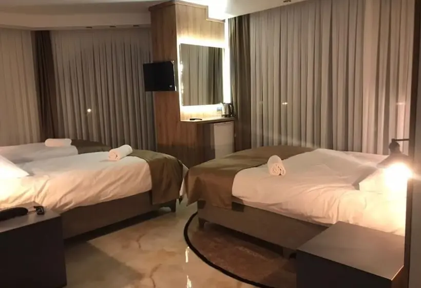 Deluxe Neljän Hengen Huone, Pars Palas