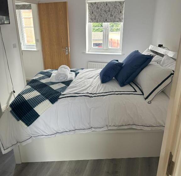 Номер Deluxe, Lavish 3 Story House With Full Of Comfort