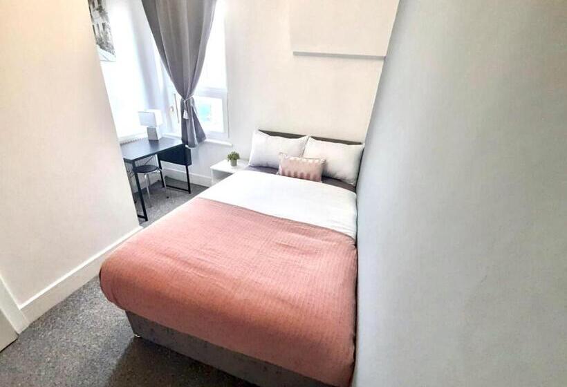 Номер Стандарт, Professional Home Stay 4 Double Bedrooms & 4 En Suite Bathrooms