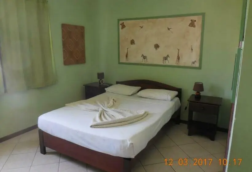 اتاق استاندارد سه نفره, Casa Comba