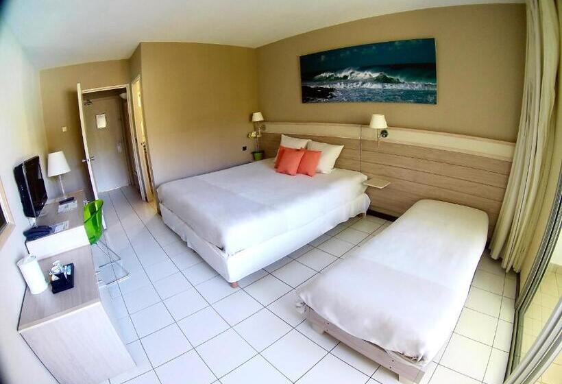 اتاق استاندارد سه نفره, Relais De L’hermitage Saint Gilles