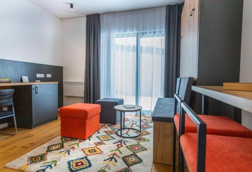 استودیوی استاندارد, Aparthotel Phoenix