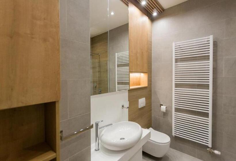 سوییت جونیور, Aparthotel Phoenix