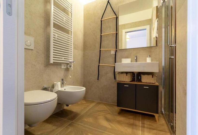 اتاق استاندارد با وان آب گرم, Pasubio 123