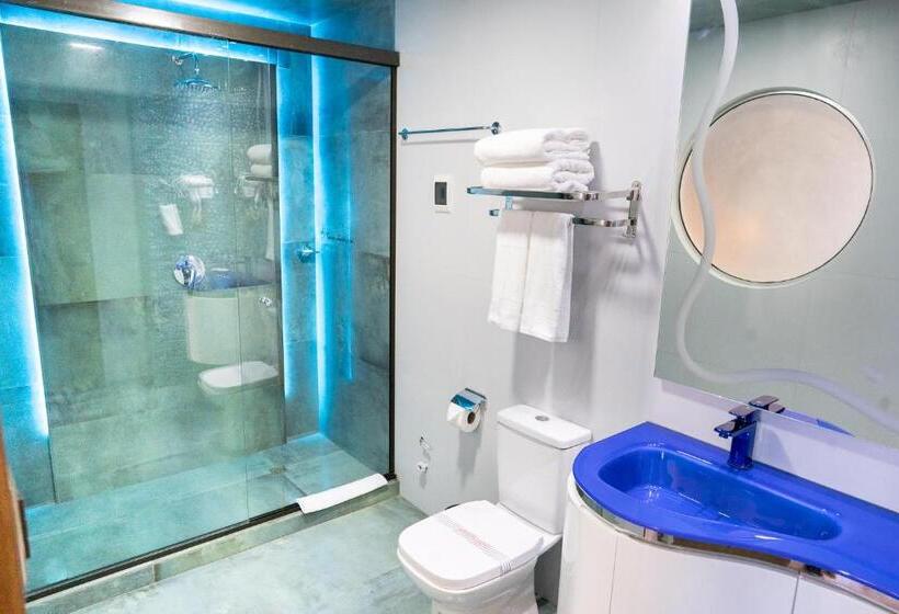 اتاق لوکس با بالکن, Illampu Art Boutique