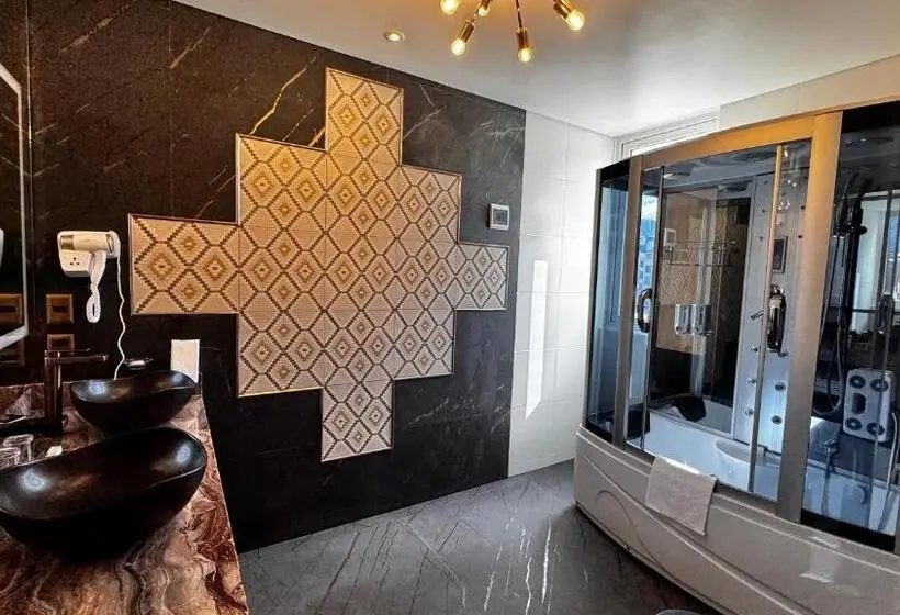 سوییت سوپریور, Illampu Art Boutique