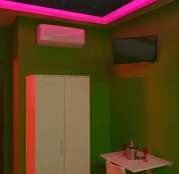 デラックスルーム, Proibito