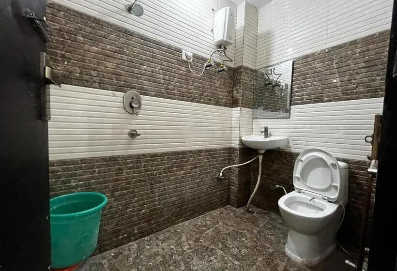 Standard Kolmen Hengen Huone, Vrinda Sarovar