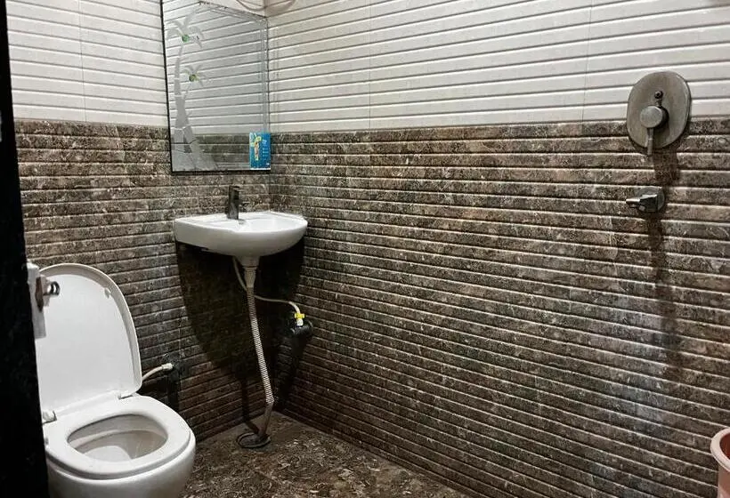 Standard Kolmen Hengen Huone, Vrinda Sarovar