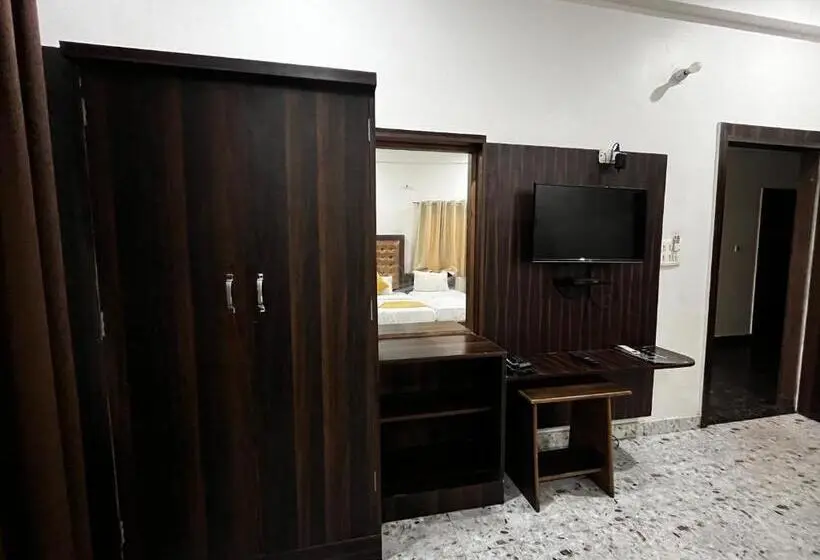 Standard Kolmen Hengen Huone, Vrinda Sarovar