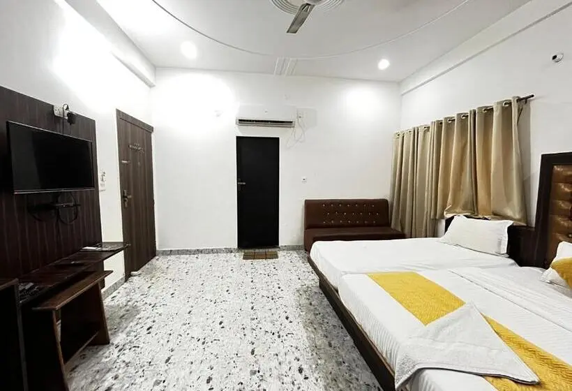 Standard Kolmen Hengen Huone, Vrinda Sarovar