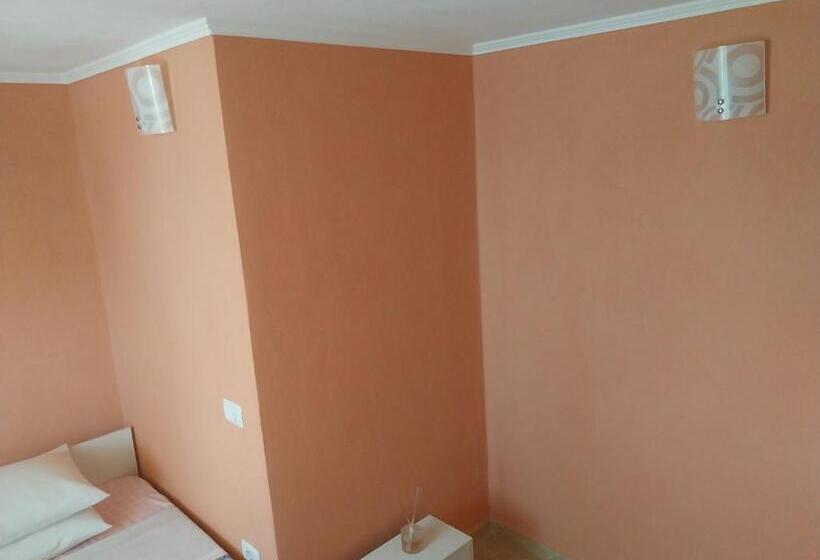 스탠다드 싱글 룸 공동욕실, Serena House