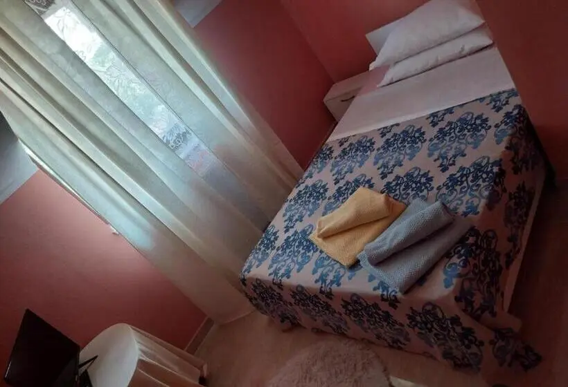 Standard Yhden Hengen Huone Jaettu Kylpyhuone, Serena House