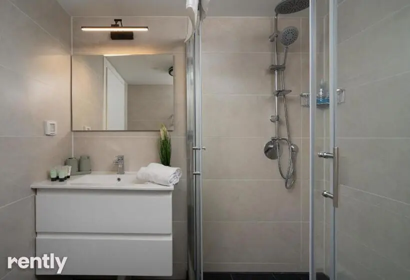 استودیوی استاندارد با چشم‌انداز دریا, Sea Side Daisy Apartment   By Rently