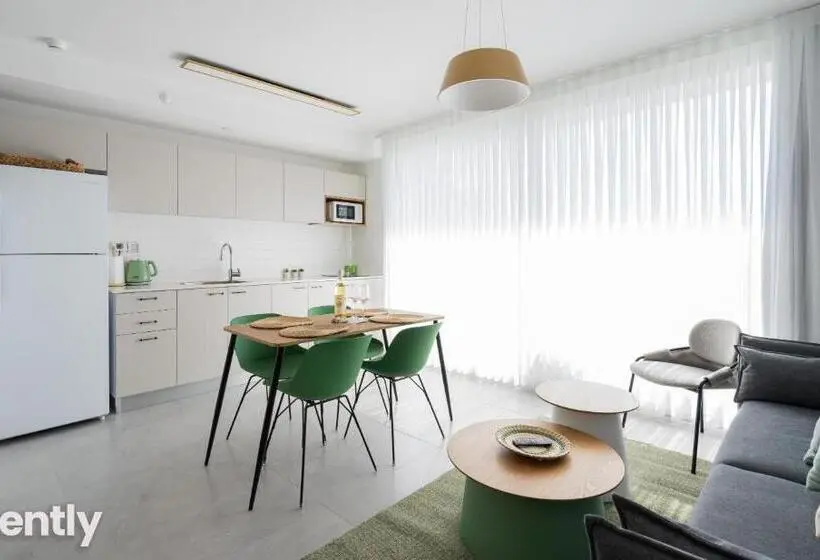 استودیوی استاندارد با چشم‌انداز دریا, Sea Side Daisy Apartment   By Rently
