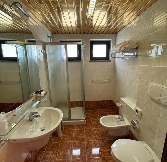 Четырехместный Номер Стандарт, Athena Palace