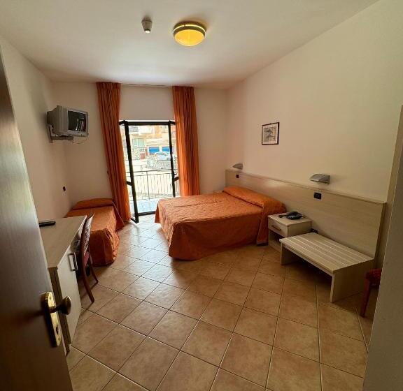 Номер Стандарт Трехместный, Athena Palace