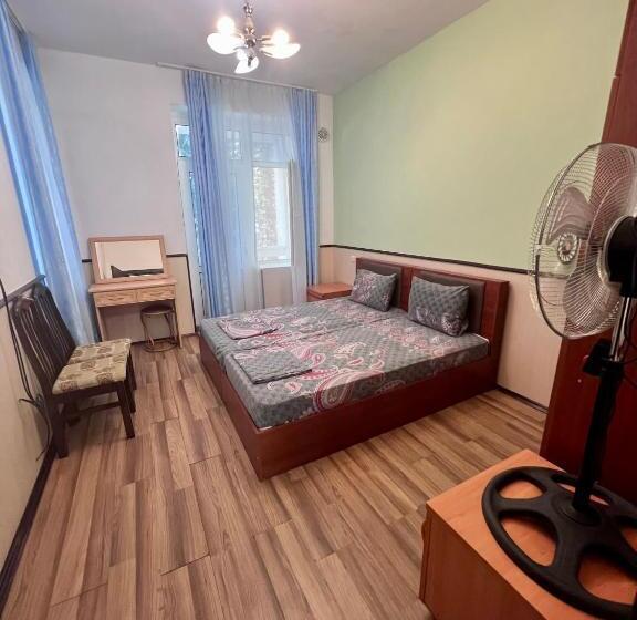 اتاق خانوادگی, Atlant Forest Vlllage