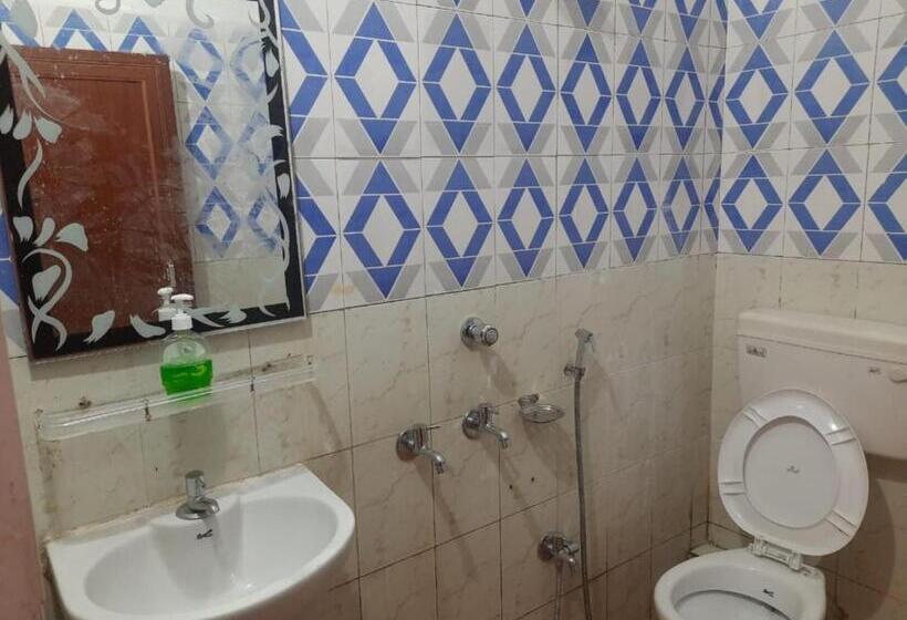 اتاق لوکس با تخت بزرگ, Goroomgo Santi Mahal Bhubaneswar
