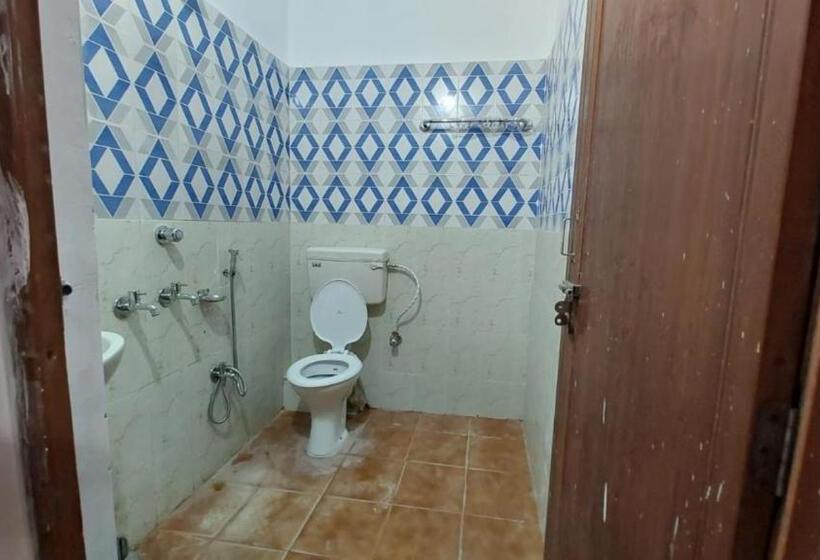 اتاق لوکس با تخت بزرگ, Goroomgo Santi Mahal Bhubaneswar