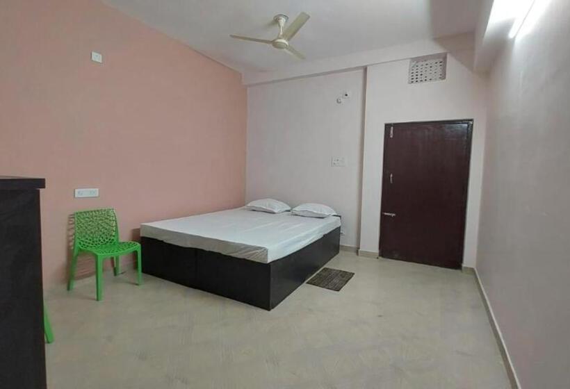 اتاق لوکس با تخت بزرگ, Goroomgo Santi Mahal Bhubaneswar
