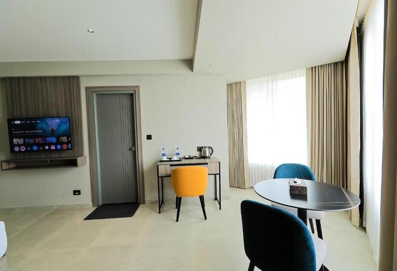 패밀리 스위트, Mount Land