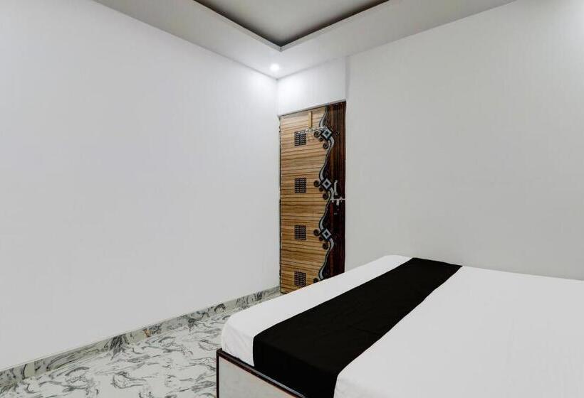 トリプルクラシックルーム, Oyo Kn Guest House