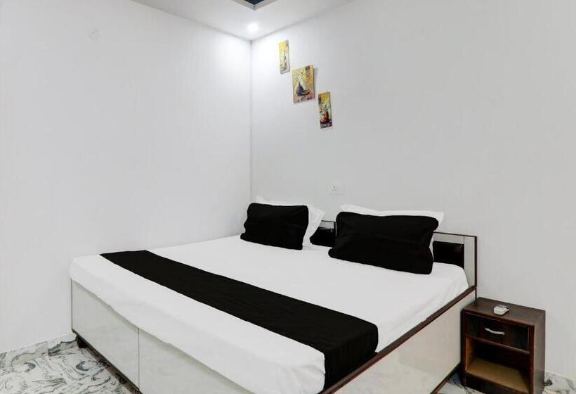 トリプルクラシックルーム, Oyo Kn Guest House