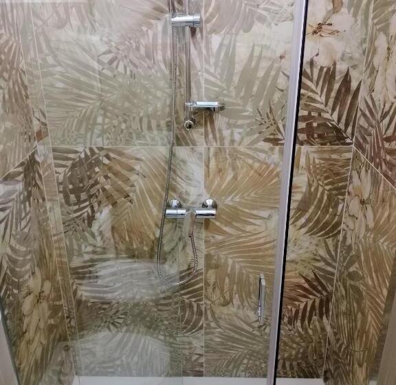 اتاق لوکس, La Piazza