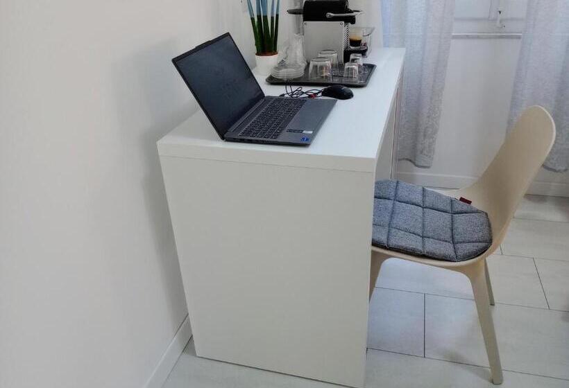 اتاق لوکس, La Piazza