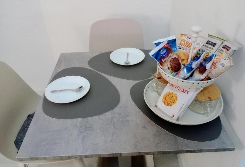 اتاق لوکس, La Piazza