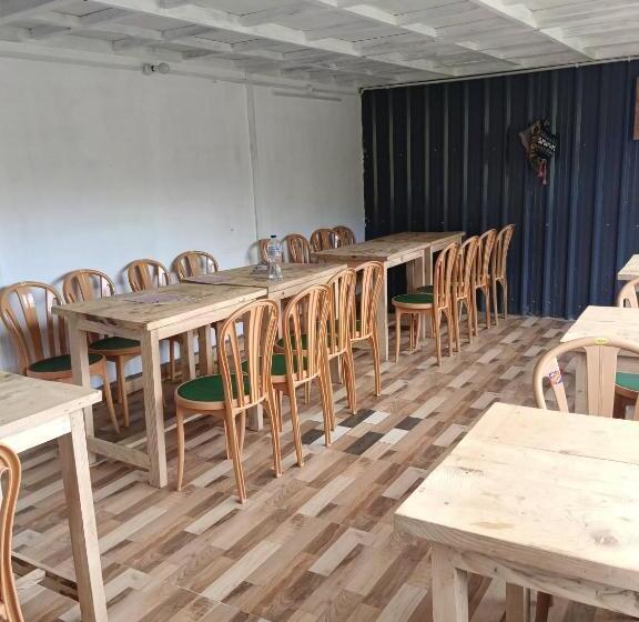 חדר סטנדרט עם מיטת קינג, Himalayanbuddhaadventureaulicamp