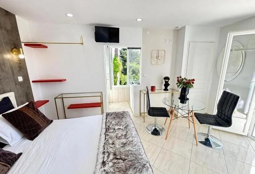 プールビュースタンダードステューディオ, Villa Belle Epoque Saint Raphaël