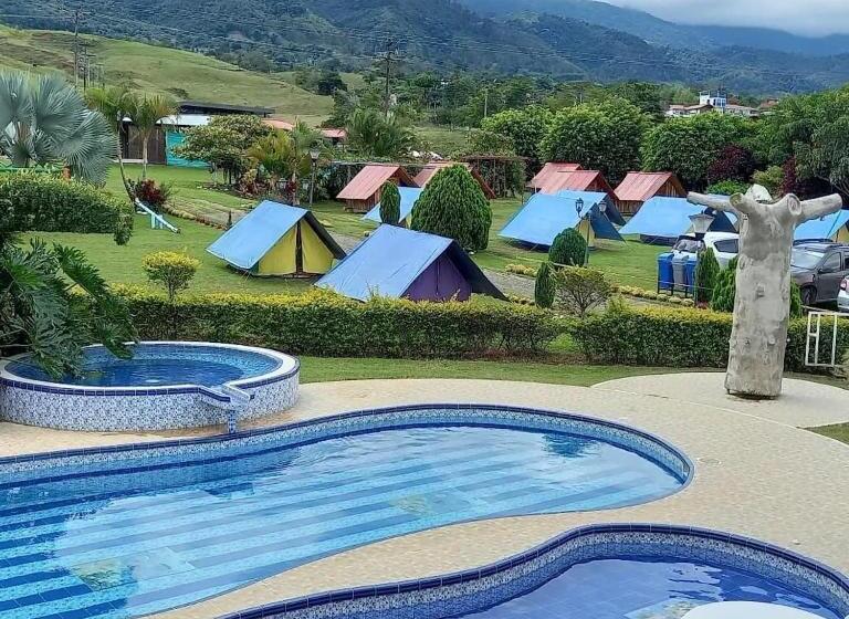 デラックスバンガロー, Vaca Pintada Calima Campestre