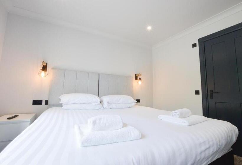 اتاق استاندارد با تخت بزرگ, The Righ